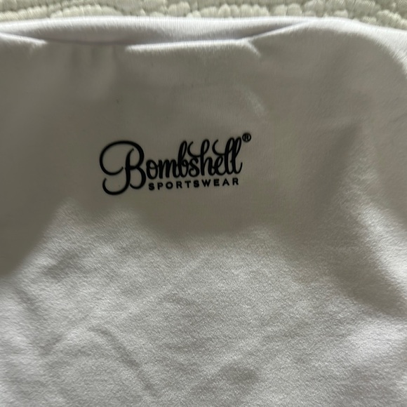 Bombshell Crop Tee V-Neck - Picture 5 of 6
